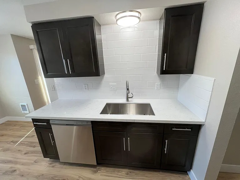 708 Browning Ave S #16 — Photo 5