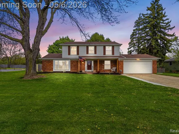2049 E Hill Rd, Grand Blanc, MI 48439