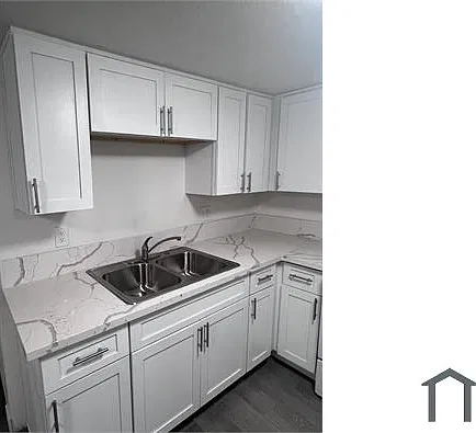 3 bed, 1000 sqft, $1,995 — Photo 3