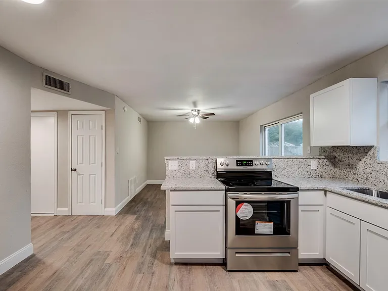 2436 Dancy Dr N — Photo 16