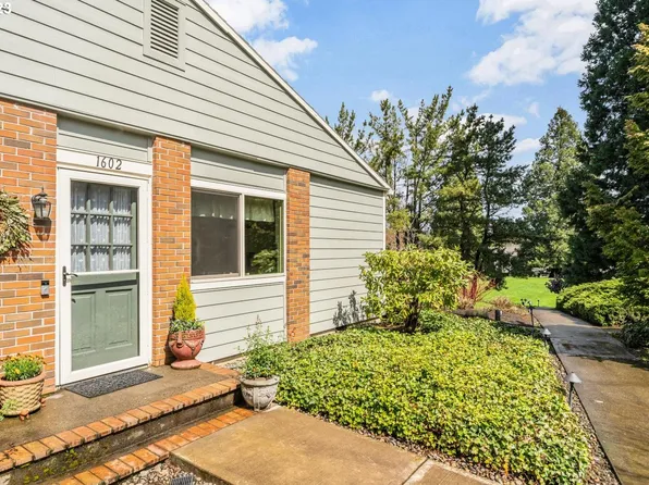 1602 Bonniebrae Dr, Lake Oswego, OR 97034