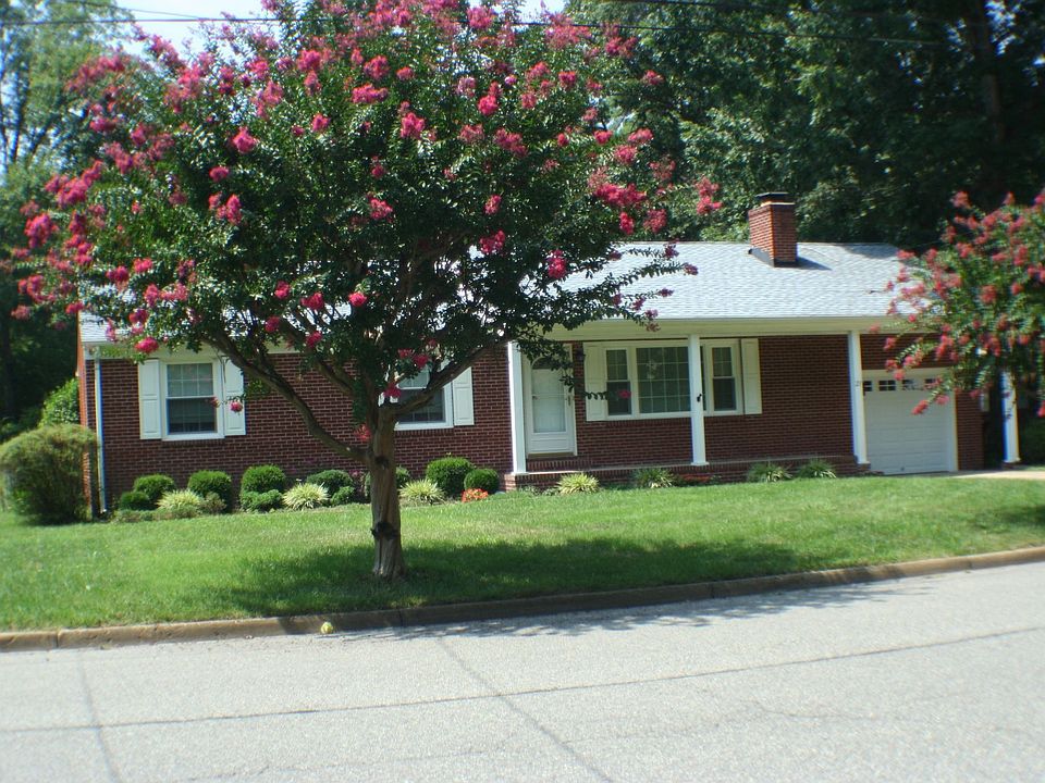 2nd image of 21 Ridgewood Pkwy