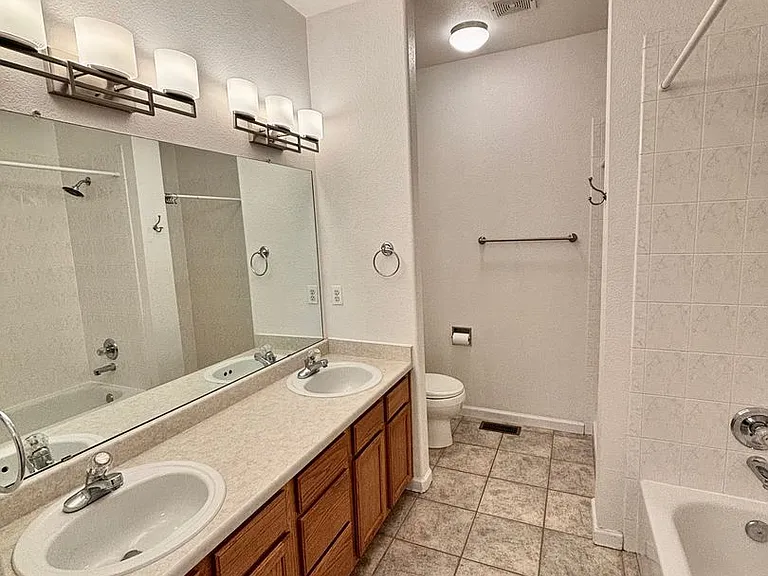 10640 W 12th Ln #D — Photo 11