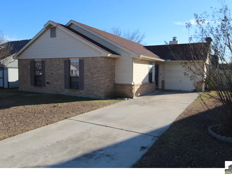 2404 Fieldstone Dr — Photo 4