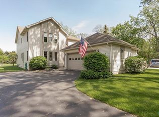 408 Forest Dr, Rossford, OH