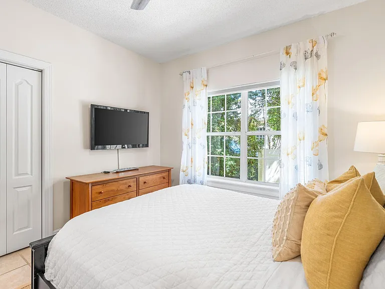 220 Seabreeze Cir — Photo 16