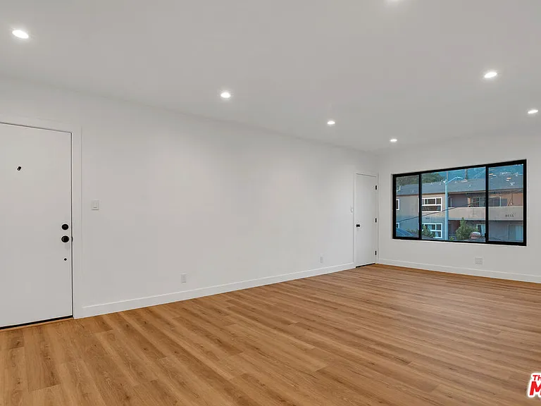 950 Havenhurst Dr #6 — Photo 3