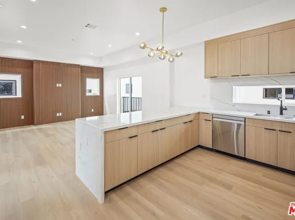 11006 Hortense St #1/2, North Hollywood, CA 91602