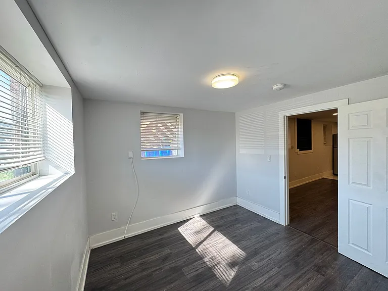5 Balmoral Ave S #1 — Photo 2