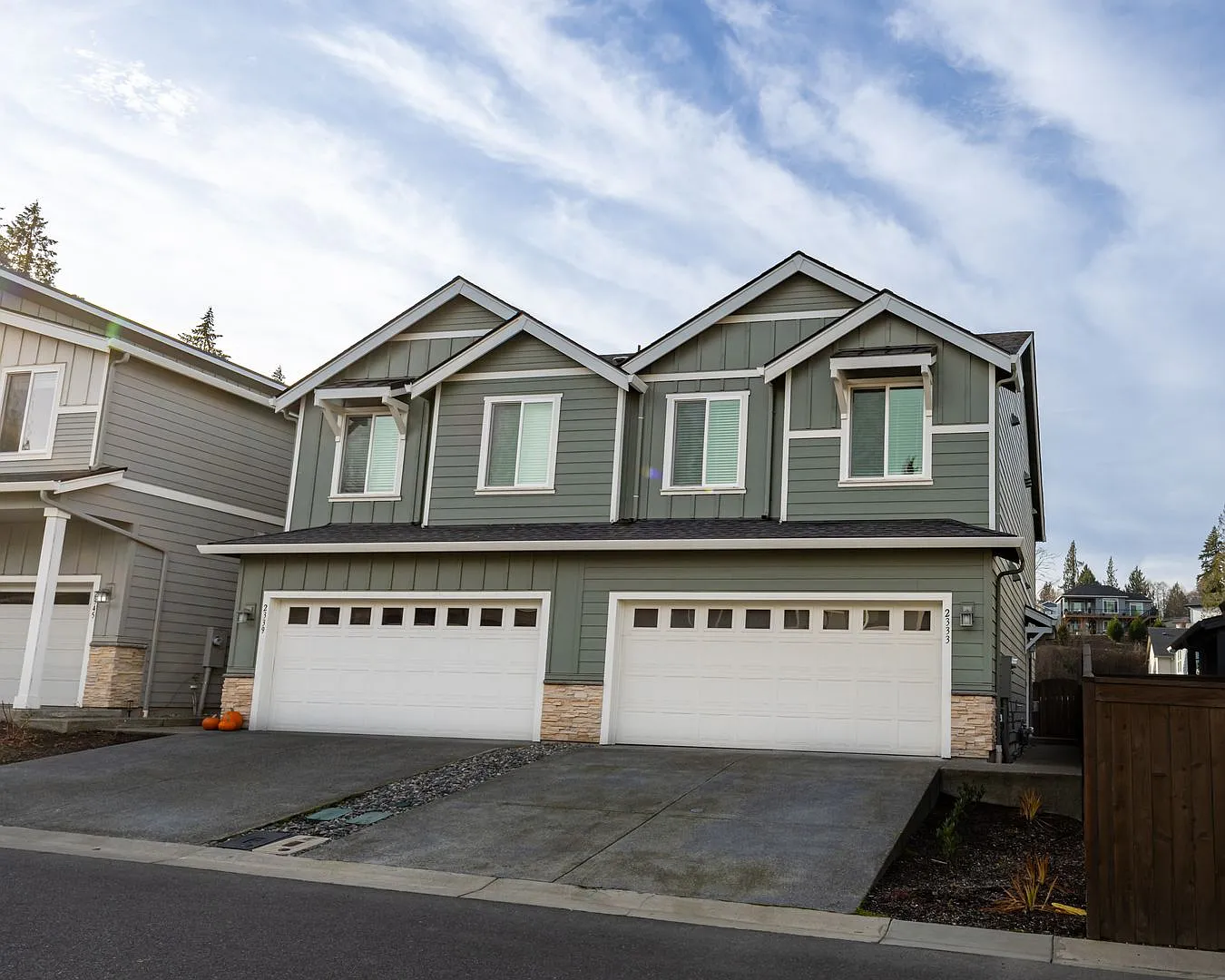 Three bedroom home in Ridgefield, gated community, with AC — Photo 1