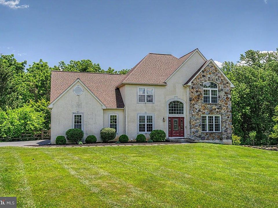 1st image of 69 Meadowcroft Ln