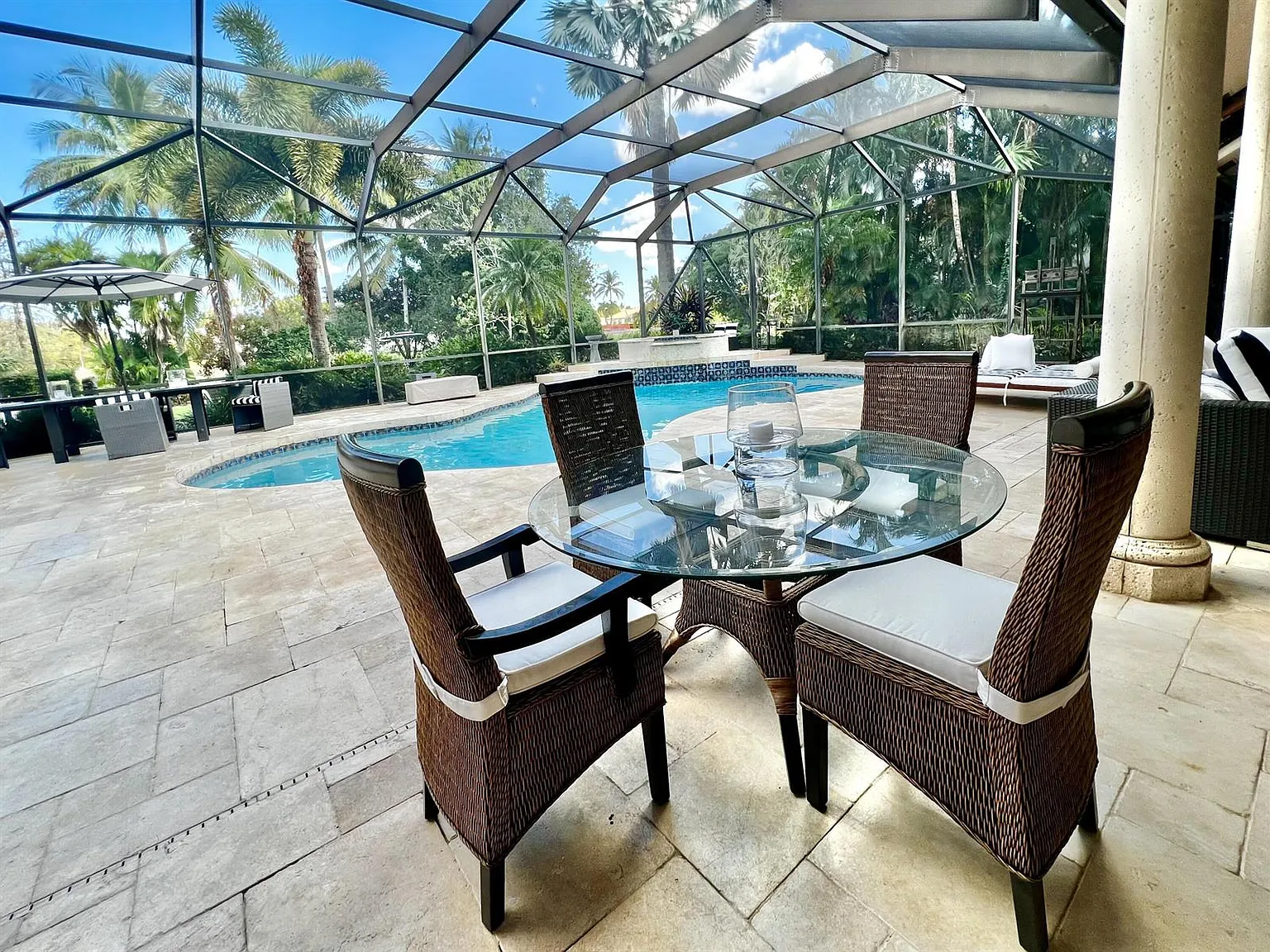 5 bed, 6500 sqft, $30,000 — Photo 3