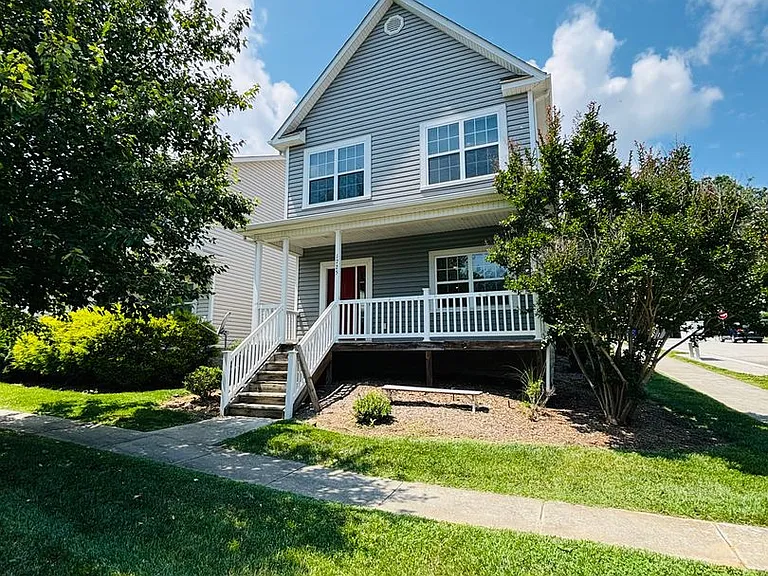 1725 Aden Ln — Photo 1