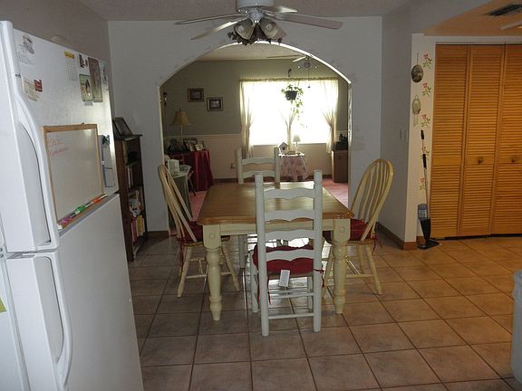 Kitchen dinette area