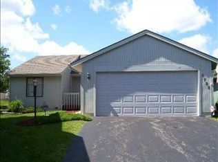 5733 SW Quail Cove Cir, Topeka, KS 66614