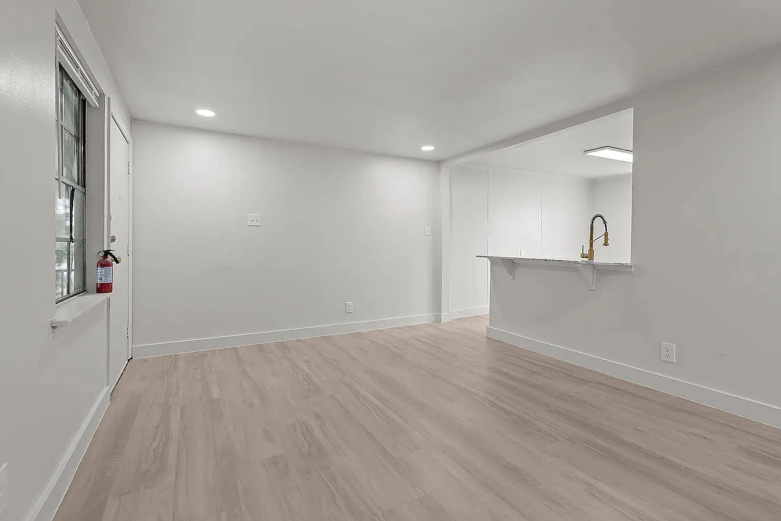 2 bed, 1.0 bath, 810 sqft, $1,095 — Photo 4