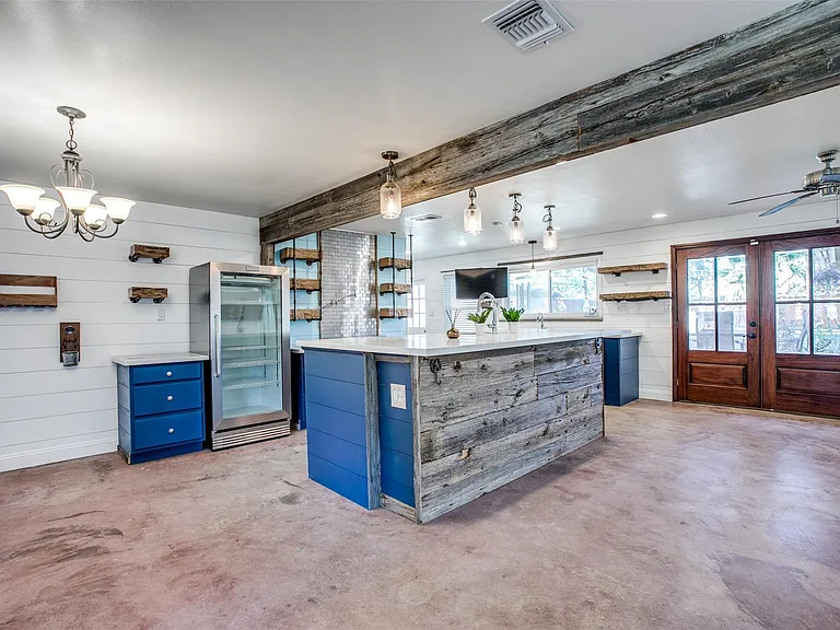 8503 Manhattan Dr — Photo 16
