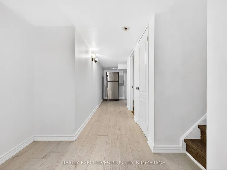389 Wright Cres — Photo 34
