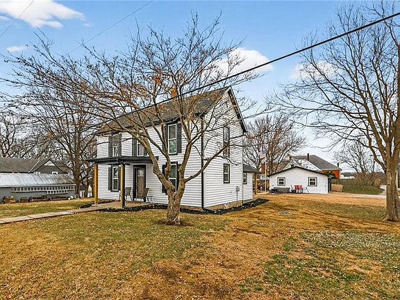 2nd image of 207 2nd St