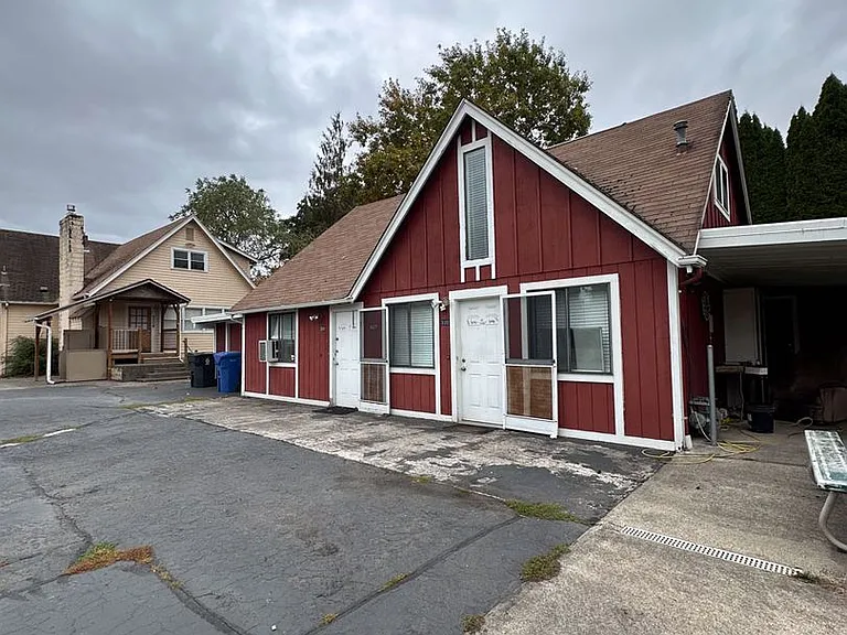 3027 D St NE — Photo 14