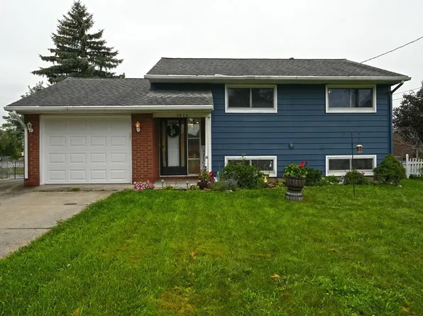 3846 Lynn Dr, Orchard Park, NY 14127