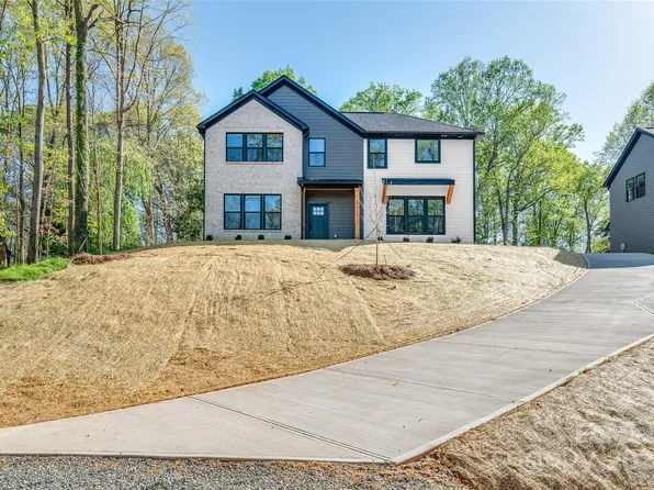 8325 Tuckalake Dr, Charlotte, NC 28215