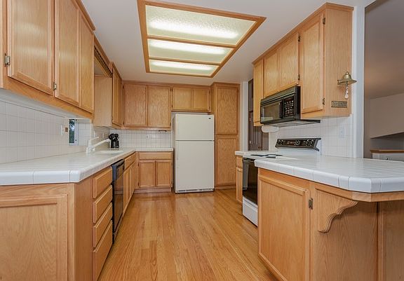 5th image of 1110 Bristol Cir