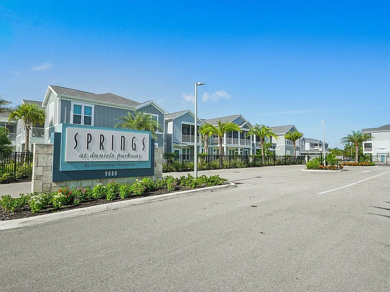Springs at Daniels Parkway — Photo 18