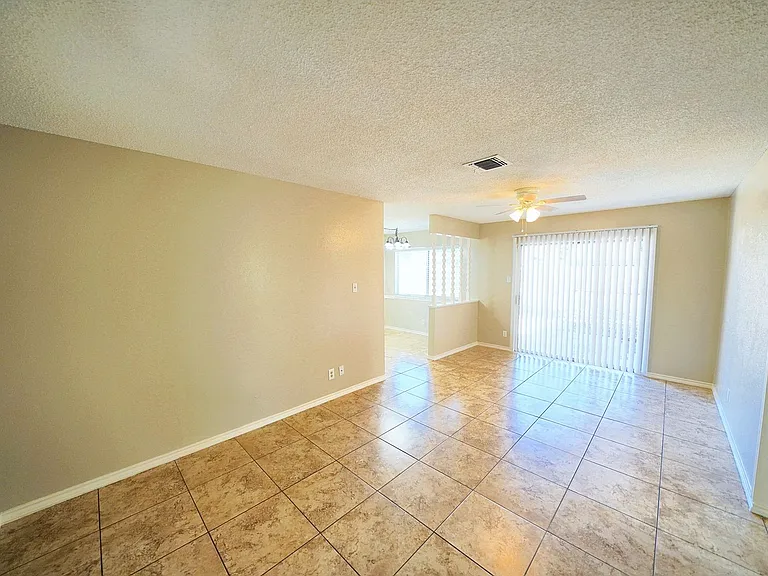 225 Linda Ct — Photo 10