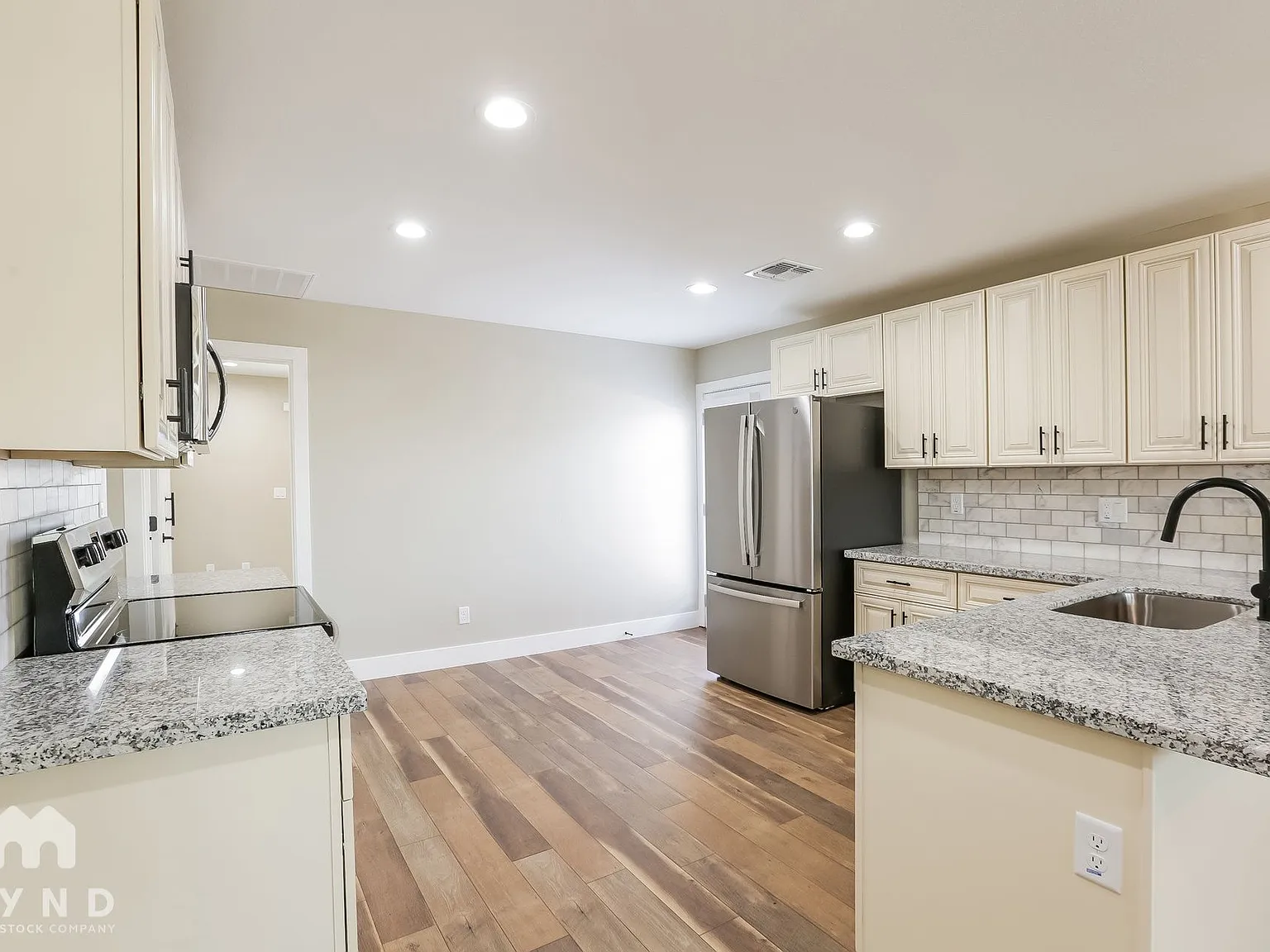 3 bed, 2.0 bath, 1100 sqft, $2,020 — Photo 4