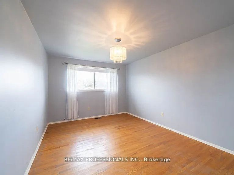 13 Baraniuk St #UPPER — Photo 11