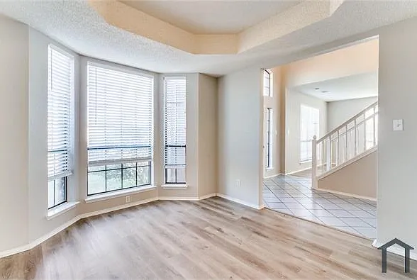 5 bed, 2338 sqft, $3,700 — Photo 4