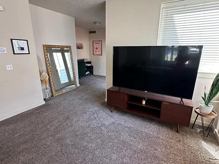 1521 S Grant Ave — Photo 6
