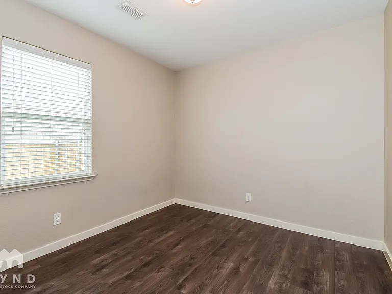 4025 Elderberry St — Photo 14