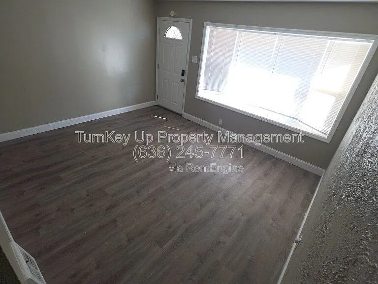 305 S Lafayette St — Photo 4