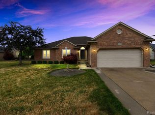 48352 Sherringham Dr, Macomb, MI 48044