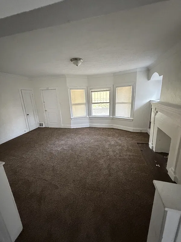 2 bed, 1.0 bath, 1071 sqft, $1,200 — Photo 1