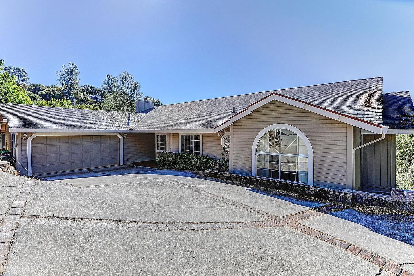 18659 Hummingbird Dr photo 1