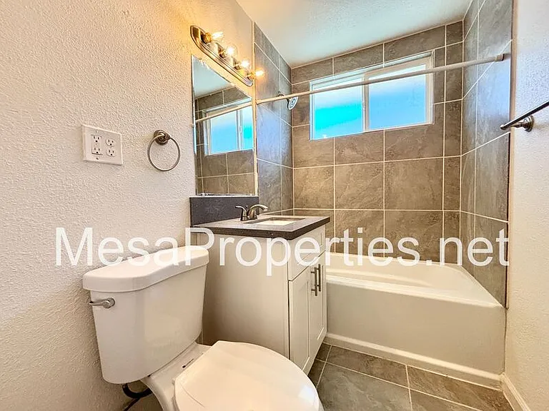 820 Caliente Dr — Photo 11