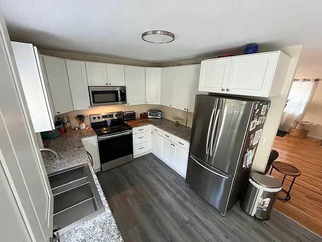 188 Hudson Ave — Photo 4