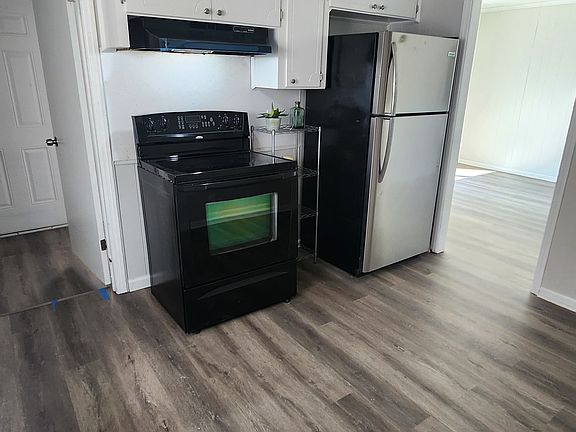 5th image of 223 Marian Dr