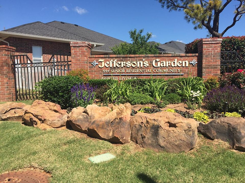 Jefferson Gardens Entrance