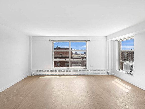 2nd image of 90 La Salle St APT 21E