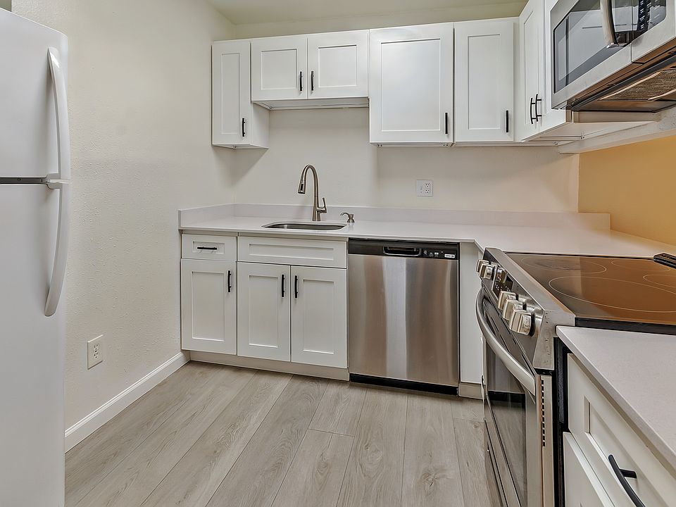1st image of 28625 16th Ave S #4