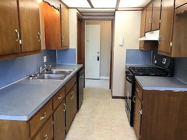 102 W 32nd Pl — Photo 7