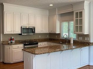 2 Insley Cir, Poquoson, VA 23662