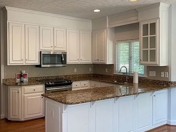 2 Insley Cir, Poquoson, VA 23662