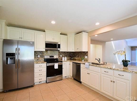 4th image of 430 Champlain Dr