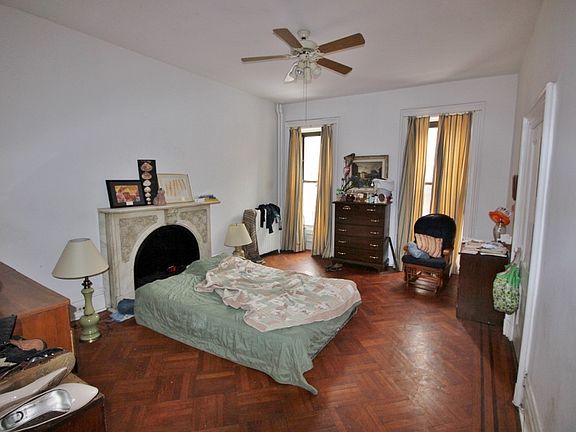 2nd image of 236 Ainslie St #4