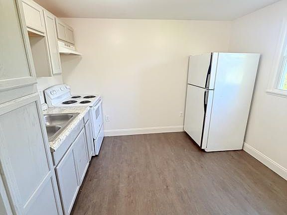 3rd image of 116 Salter Rd #3